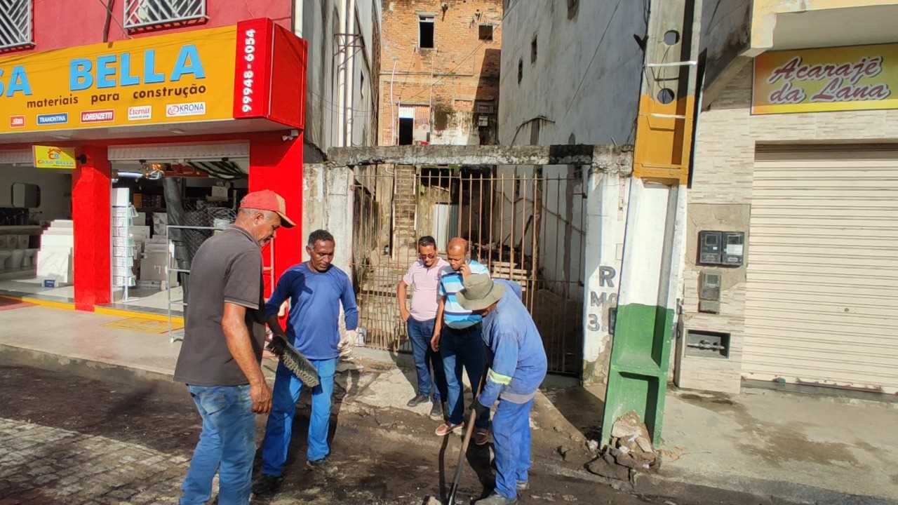 Camacã: Empresa reinicia as obras do asfalto da Praça Mário Batista